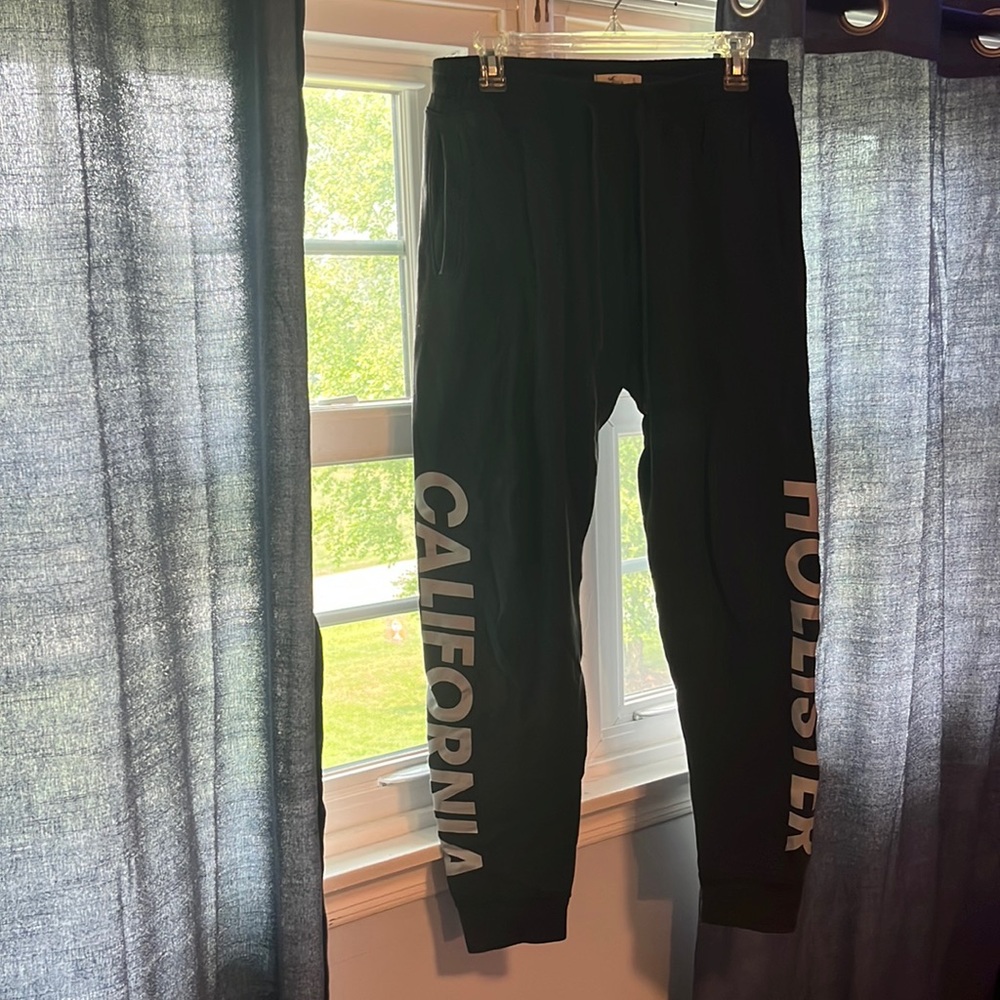 Hollister black sweatpants joggers. mens small